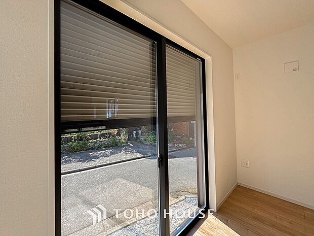 複層ガラスは結露を抑えたり、遮音にも効果を発揮します。