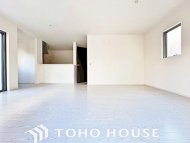 心温まるくつろぎを楽しめるリビングは、静かで落ち着いた癒しの空間となり、家族とゆったり過ごせます。