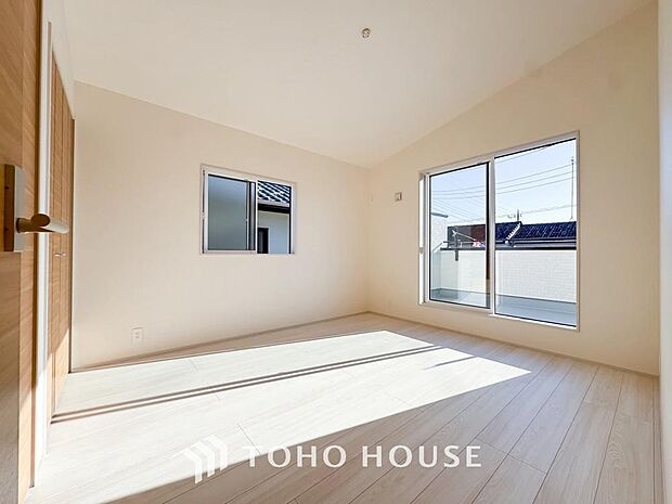 心と体をゆったりと安らげる主寝室。寝室のゆとりが大きい分だけ、暮らしの安らぎは深まります。