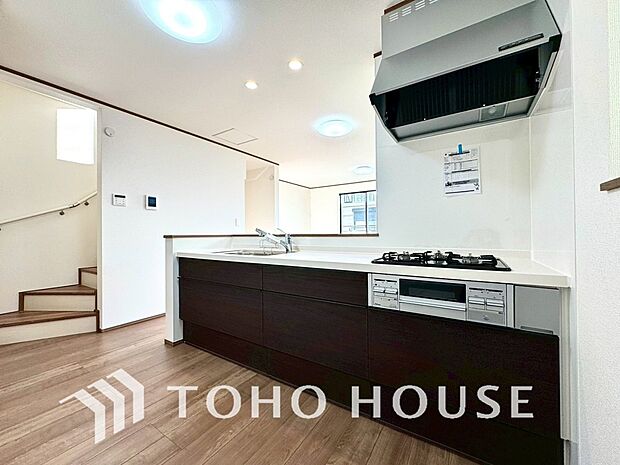 広々キッチンを採用。みんなで作った料理を召し上がりながらの会話は、どのような物になるのでしょうか。