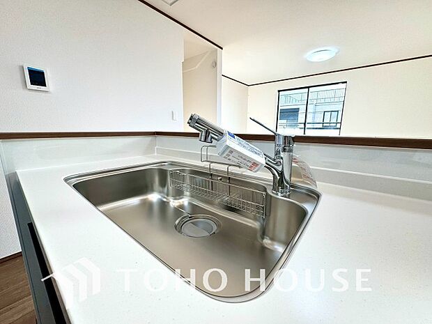 浄水と原水をボタン一つで切り替えられる浄水器一体型水洗。近年主流になりつつある人気の設備です。