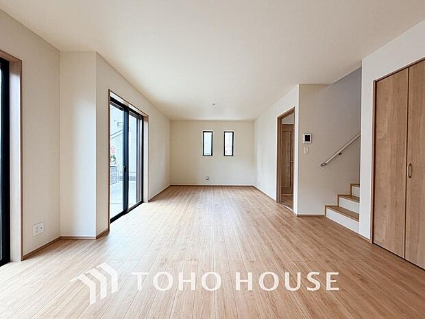 光と風があふれる開放的なリビングダイニングには自然と家族みんなが集まってきます。