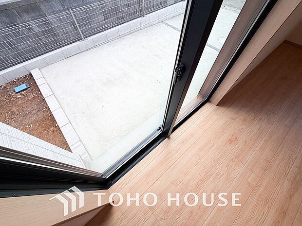 複層ガラスは結露を抑えたり、遮音にも効果を発揮します。