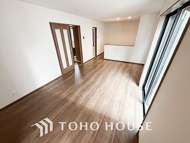 朝は爽やかな日差しを浴びながら、家族みんなでおいしい朝食。昼下がりにはのんびりと過ごすひと時。