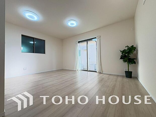 作り手の「気持ちの良いリビングでお過ごししていただきたい」という思いを感じさせます。