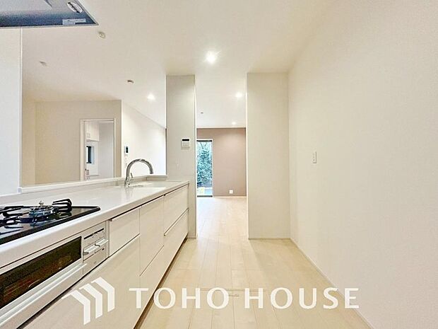 充実した収納スペースを搭載したシステムキッチンは、日々の家事がはかどります。