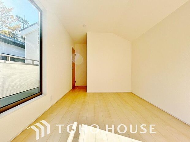 快適な光を取り入れ、心地よい風を取り入れます。心と体をゆったりと安らげる寝室。