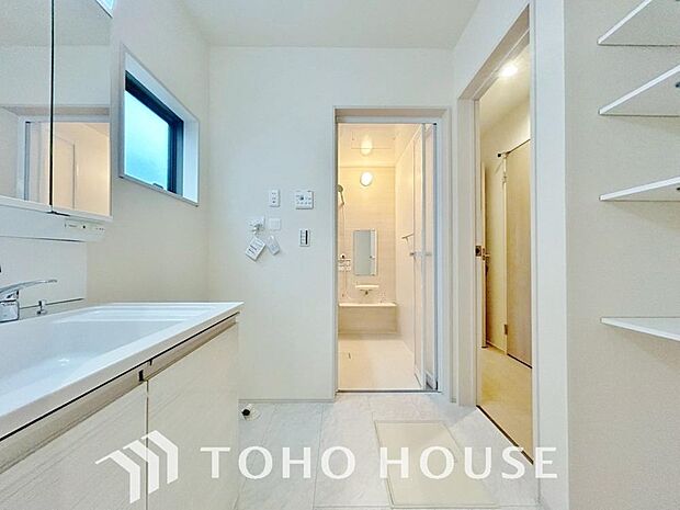 シンプルだからこそ使いやすい。スタンダードなデザインの洗面台はお掃除もしやすくいつも清潔。