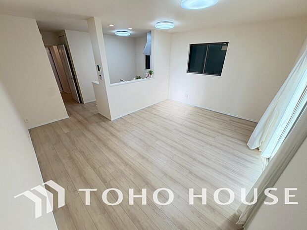 作り手の「気持ちの良いリビングでお過ごししていただきたい」という思いを感じさせます。