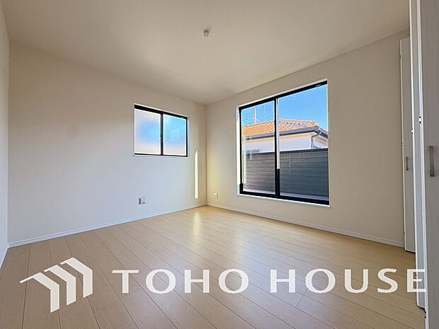 一日の疲れを癒やしてくれる主寝室。時を忘れて過ごす場所として過ごせるお部屋。