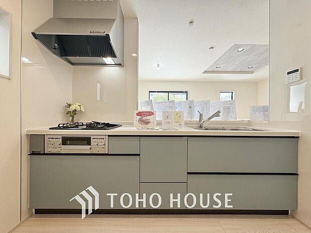 広々キッチンを採用。みんなで作った料理を召し上がりながらの会話は、どのような物になるのでしょうか。