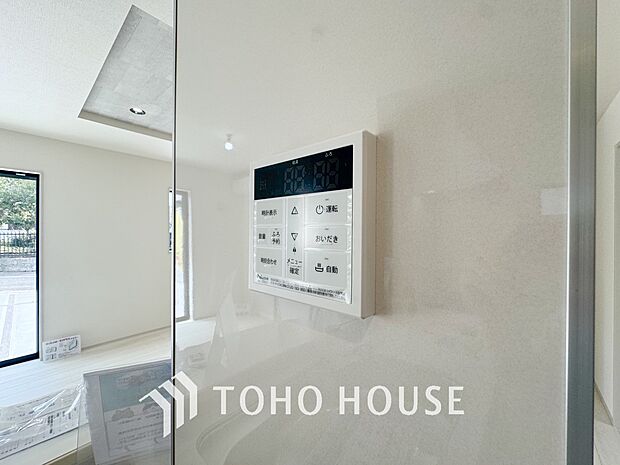 スイッチ1つで一定量の湯を浴槽に張ったり、保温や追い焚きをすることができる機能は何かと便利。