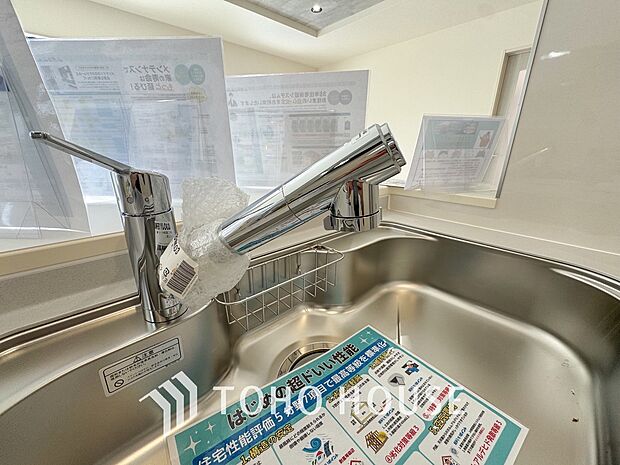 浄水器ボタンひとつで浄水と原水に切り替えられる浄水器一体型水洗を使用。