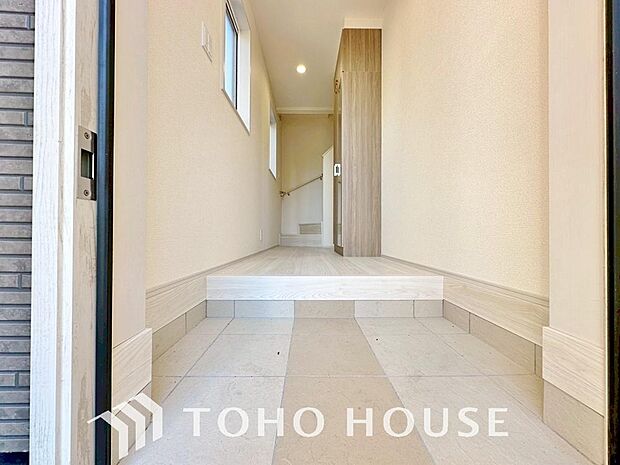 ゲストを招き、家族を迎える玄関は、ディスプレイや照明にこだわってみてはいかがでしょうか。