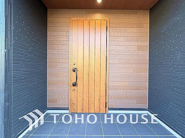 ゲストを招き、家族を迎える玄関は、ディスプレイや照明にこだわってみてはいかがでしょうか。