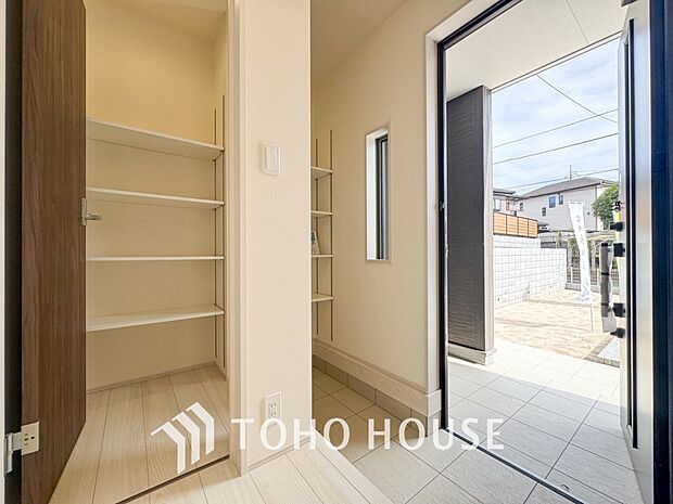 ダウンライトを使用しお洒落に演出。帰りたくなる家をテーマに設計。いつも「人」と「家」の間に・・・。