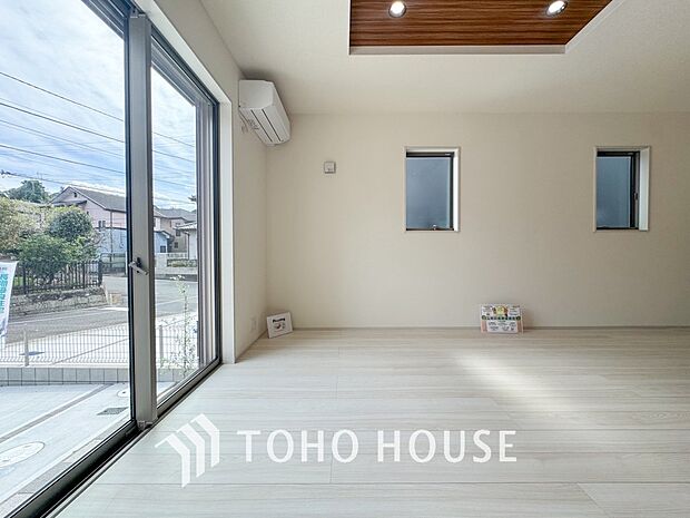 造りこんだ空間演出の妙が生み出す光と質のハーモニーはこの住宅のクオリティの良さを実感させてくれます。