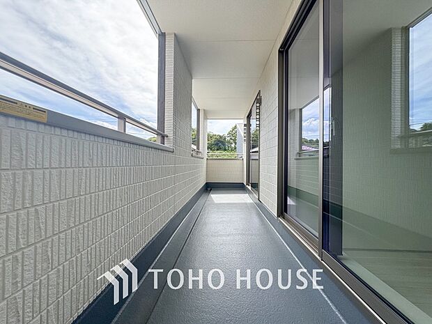 夜空の煌めきや、室内への通風や採光へ一役。ガーデニング等も充分に楽しめる広さを確保しております。