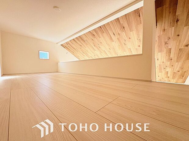 ロフト付きの居室は天井が高い分お部屋が広く感じられ、開放感があります。