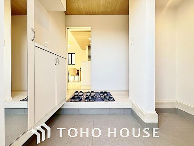 ダウンライトを使用しお洒落に演出。帰りたくなる家をテーマに設計。いつも「人」と「家」の間に・・・。