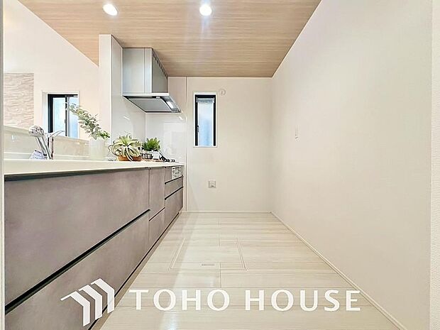 広々キッチンを採用。みんなで作った料理を召し上がりながらの会話は、どのような物になるのでしょうか。