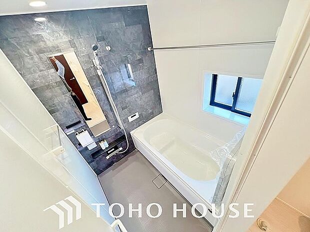 心地よいバスタイムを演出する浴室はゆとりあるサイズを採用。