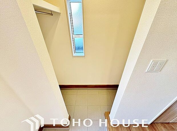 毎日みんなを見送り、そして迎え入れる場所だから。帰りたくなる家をテーマに設計した、自慢の玄関です。