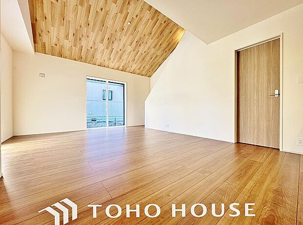 広いＬＤＫでは家族が集まり一緒の時間を過ごせる工夫がされております。