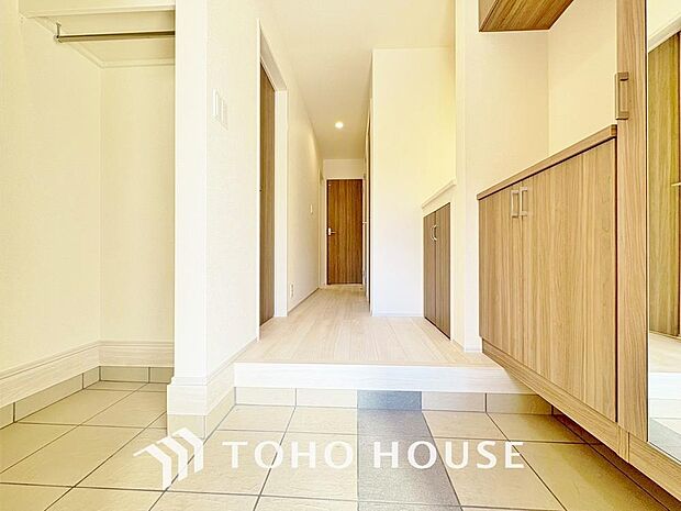 毎日みんなを見送り、そして迎え入れる場所だから。帰りたくなる家をテーマに設計した、自慢の玄関です。