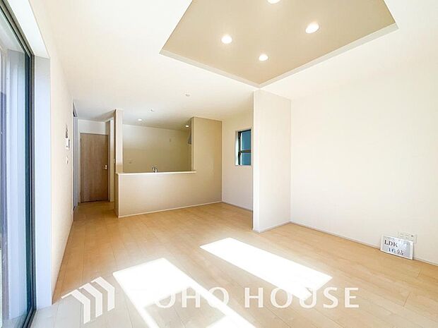 作り手の「気持ちの良いリビングでお過ごししていただきたい」という思いを感じさせます。