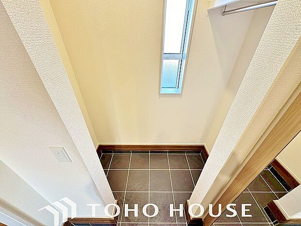 土間収納を設けておりますので、玄関周りもすっきりとした空間を演出する事ができます。