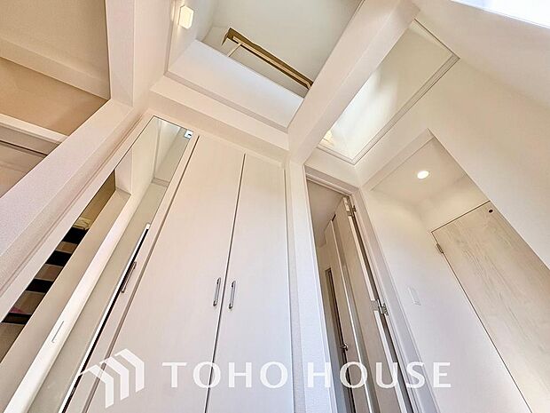 広々した玄関スペースはベビーカーも楽々置けるゆったりスペースが魅力です。