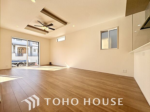 光と風があふれる開放的なリビングダイニングには自然と家族みんなが集まってきます。