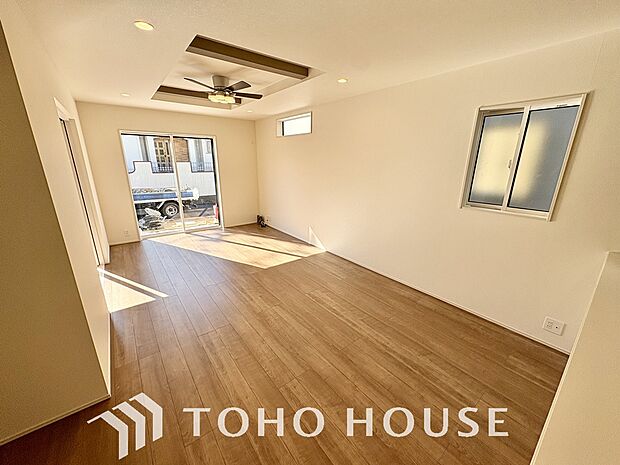 広いLDKでは家族が集まり一緒の時間を過ごせる工夫がされております。