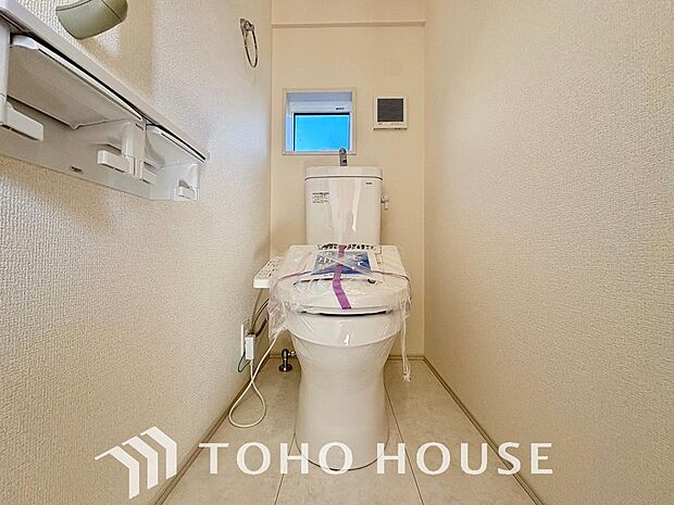 十分な広さと清潔感のあるカラーで纏まったおトイレ。時間に余裕とゆとりを持たせます。