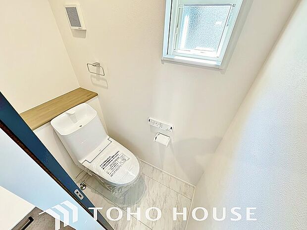 清潔な空間であって頂けますように、目に留まるだけではなく汚れをふき取り易いフロアと壁紙をチョイス。