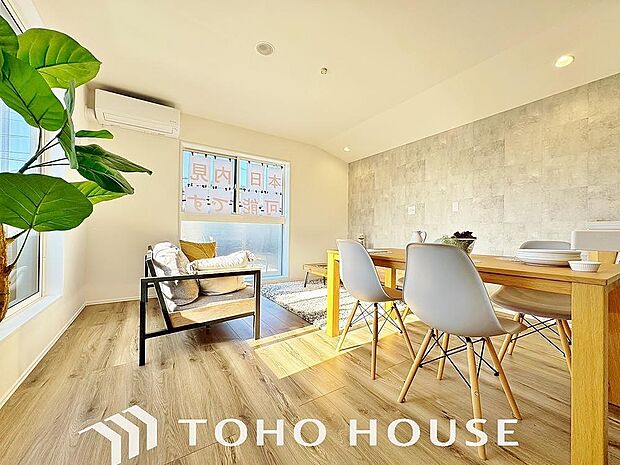 作り手の「気持ちの良いリビングでお過ごししていただきたい」という思いを感じさせます。