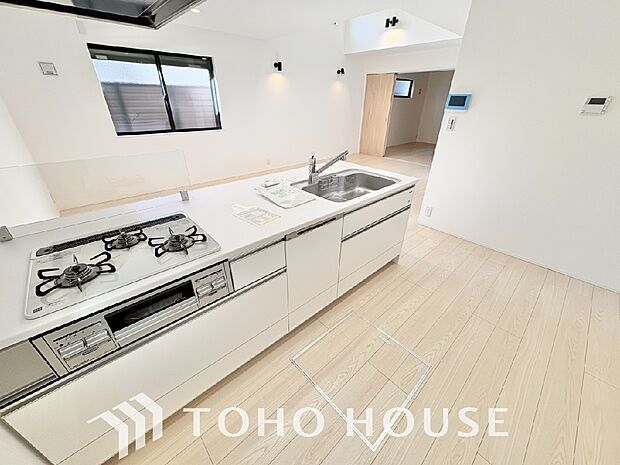 対面キッチンは、目線の先が空間の広がりのあるリビングやダイニングなので、開放感を感じられます。