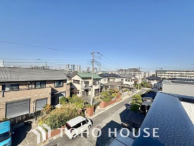 その豊かな眺望にふさわしい空間には、通風 採光にも優れ、心地よい光と風があふれています。