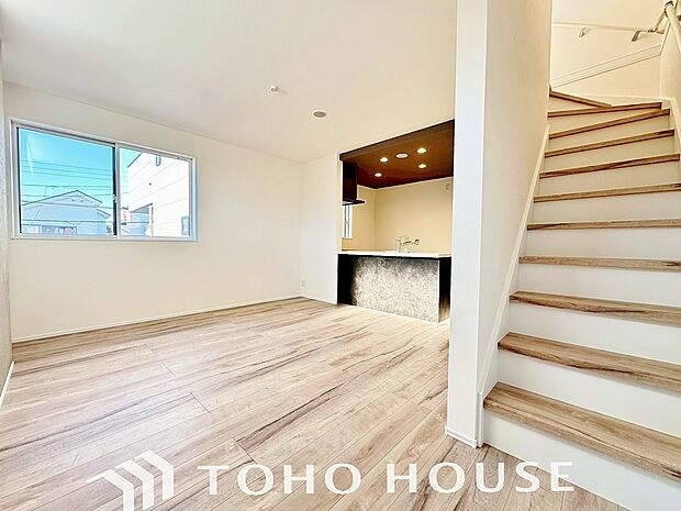 家族皆が集まる場所だからこそ、一番明るく使い勝手のいい空間に仕上げております。