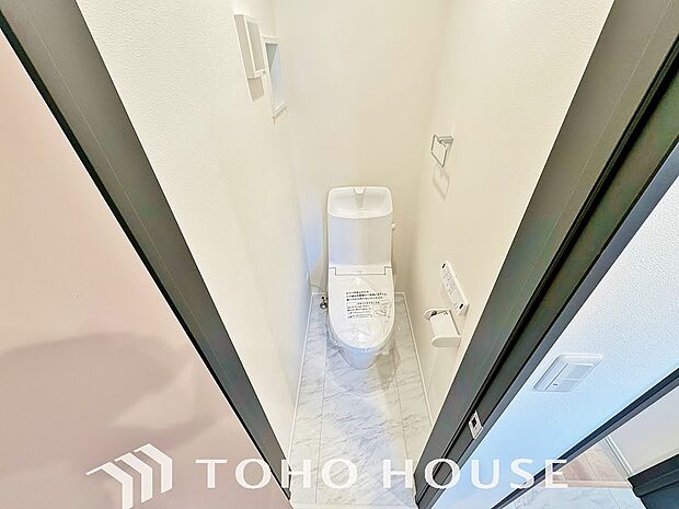 トイレには快適な温水洗浄便座付