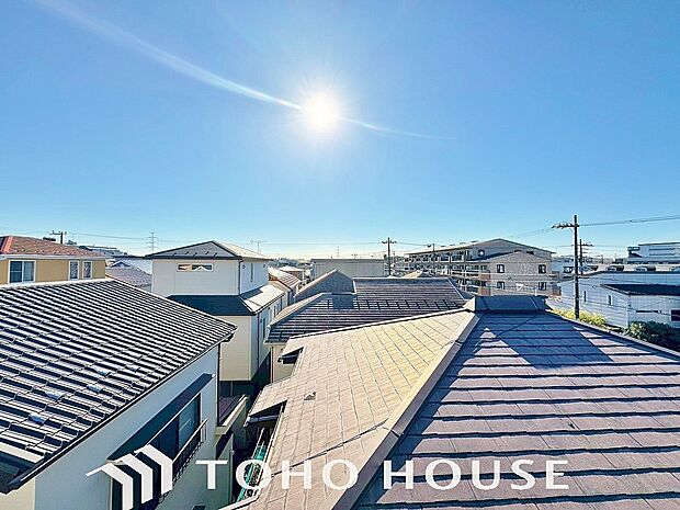 その豊かな眺望にふさわしい空間には、通風・採光にも優れ、心地よい光と風があふれています。