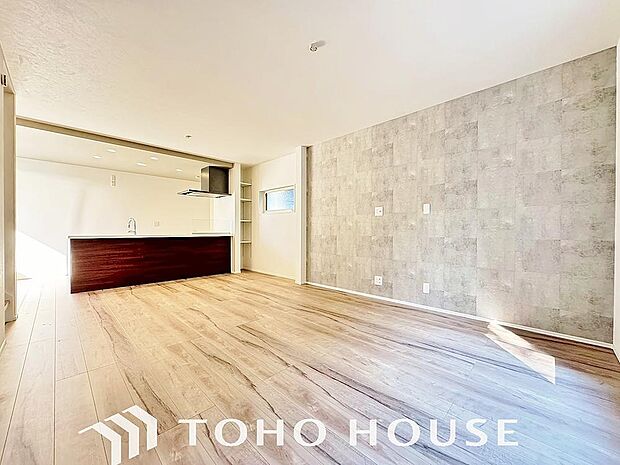 爽やかな通風と採光を存分に感じる事が出来る空間。毎日の暮らしに癒しをもたらす居心地の良いリビング。