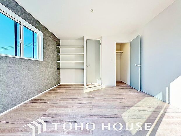 快適な光を取り入れ、心地よい風を取り入れます。心と体をゆったりと安らげる寝室。