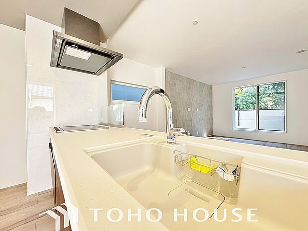 浄水器。ボタンひとつで浄水と原水に切り替えられる浄水器一体型水栓を使用。