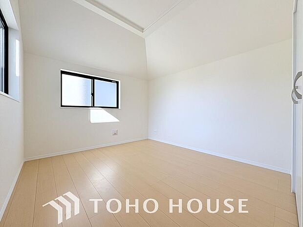 お子様の心と身体を見守る子供部屋として、小さな自立心を育むお部屋作りを見越してご覧下さい。