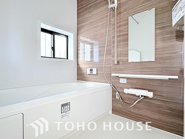 一日の疲れを癒すための心地よいバスタイムを演出する浴室はゆとりあるサイズを採用。