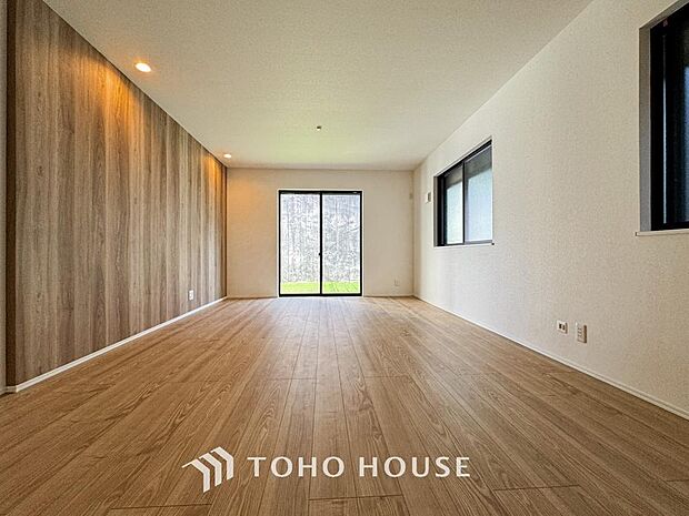 リビングも広く設け、訪れる人々を暖かく迎えてくれます。