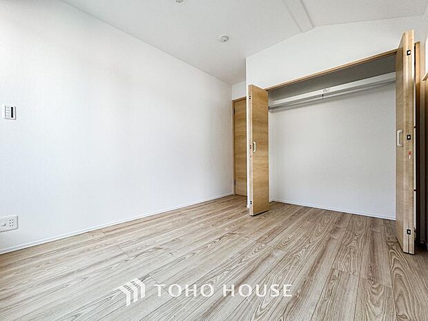 一日の疲れを癒やしてくれる主寝室。時を忘れて過ごす場所として過ごせるお部屋。