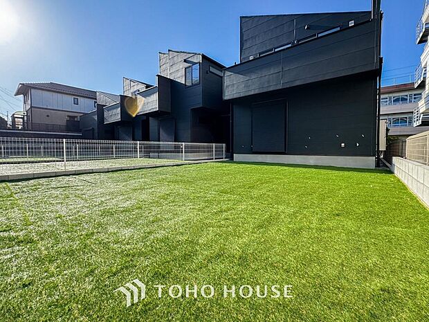 ここに住まう方々へ余すこと無く太陽の恵みを届けられるように計画・設計されております。